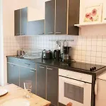 Altbauwohnung Direkt An Der Karli Mit Balkon - Netflix Inklusive * Leipzig