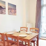 Altbauwohnung Direkt An Der Karli Mit Balkon - Netflix Inklusive Apartment *