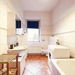 Altbauwohnung Direkt An Der Karli Mit Balkon - Netflix Inklusive Apartment Leipzig