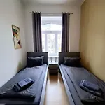 Altbauwohnung Direkt An Der Karli Mit Balkon - Netflix Inklusive *