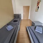 Altbauwohnung Direkt An Der Karli Mit Balkon - Netflix Inklusive Apartment
