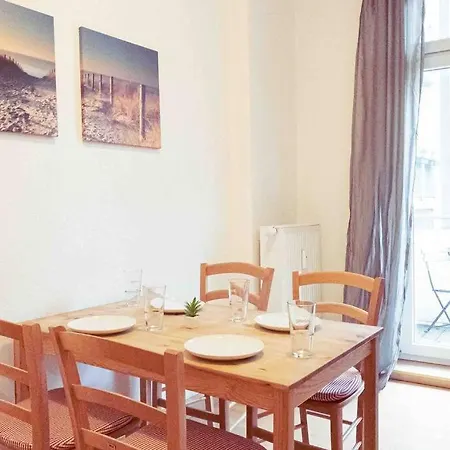 Altbauwohnung Direkt An Der Karli Mit Balkon - Netflix Inklusive アパート *