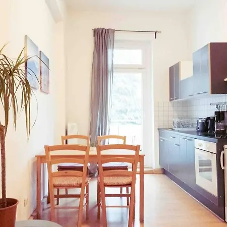 Altbauwohnung Direkt An Der Karli Mit Balkon - Netflix Inklusive *