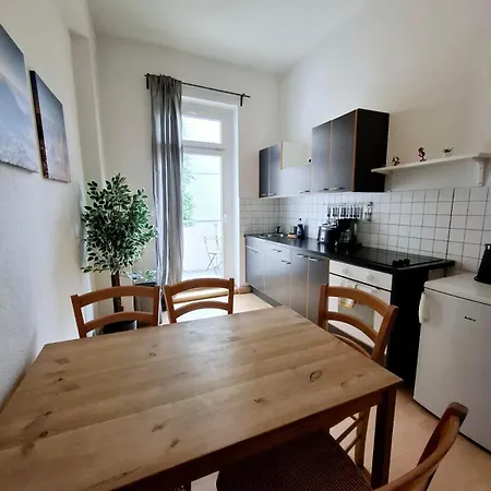 Altbauwohnung Direkt An Der Karli Mit Balkon - Netflix Inklusive *