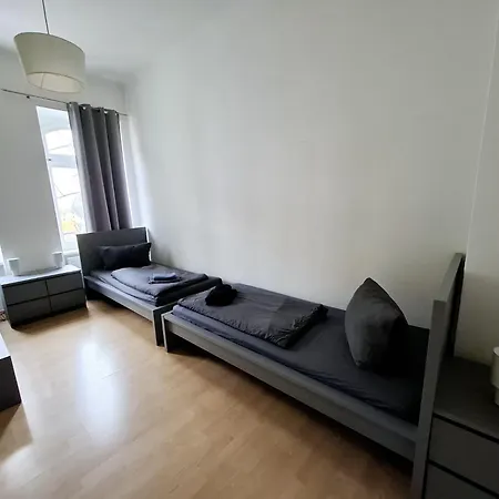 Altbauwohnung Direkt An Der Karli Mit Balkon - Netflix Inklusive Apartment Leipzig