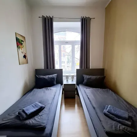 Altbauwohnung Direkt An Der Karli Mit Balkon - Netflix Inklusive *