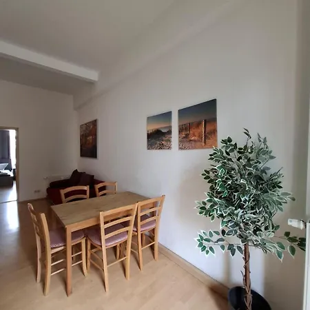 アパート Altbauwohnung Direkt An Der Karli Mit Balkon - Netflix Inklusive