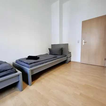 Altbauwohnung Direkt An Der Karli Mit Balkon - Netflix Inklusive Apartment *