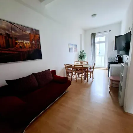 Altbauwohnung Direkt An Der Karli Mit Balkon - Netflix Inklusive *