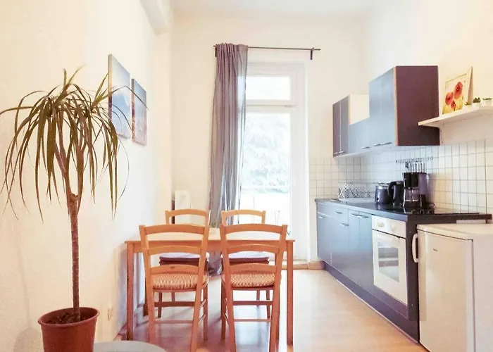 Altbauwohnung Direkt An Der Karli Mit Balkon - Netflix Inklusive *