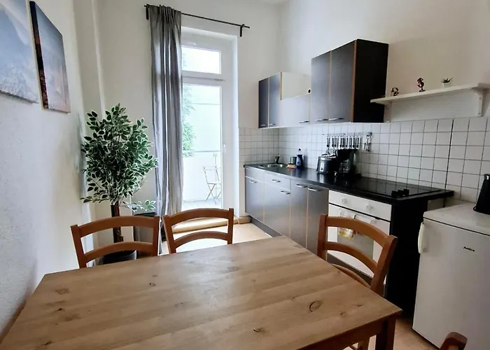 Altbauwohnung Direkt An Der Karli Mit Balkon - Netflix Inklusive *