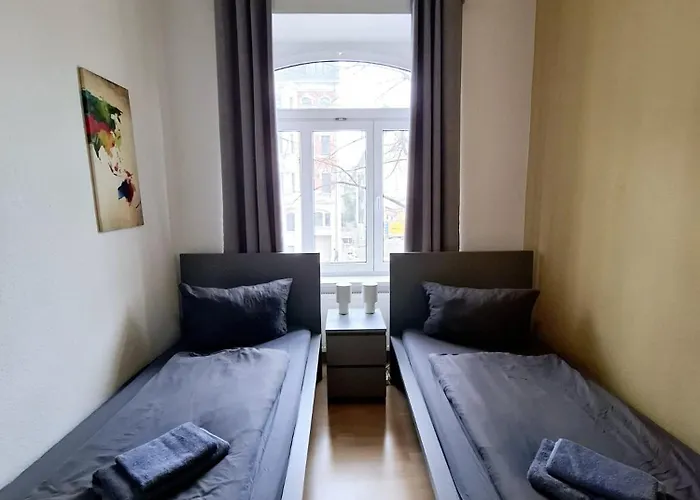 Altbauwohnung Direkt An Der Karli Mit Balkon - Netflix Inklusive *