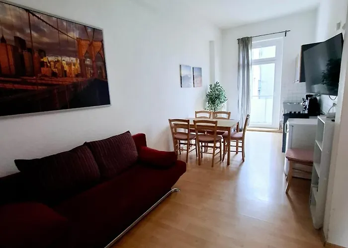 Altbauwohnung Direkt An Der Karli Mit Balkon - Netflix Inklusive *